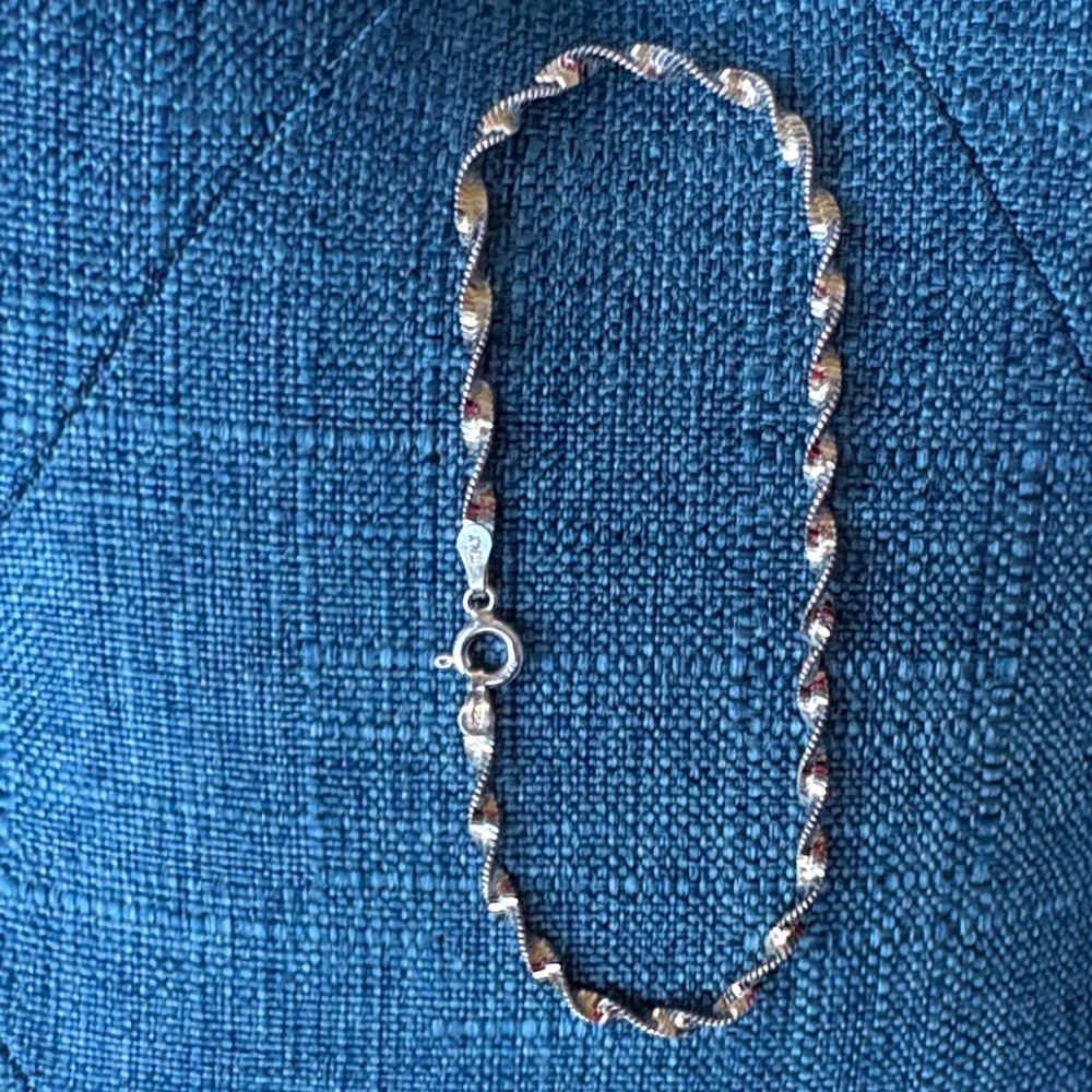 Elegant Silver Twist bracelet